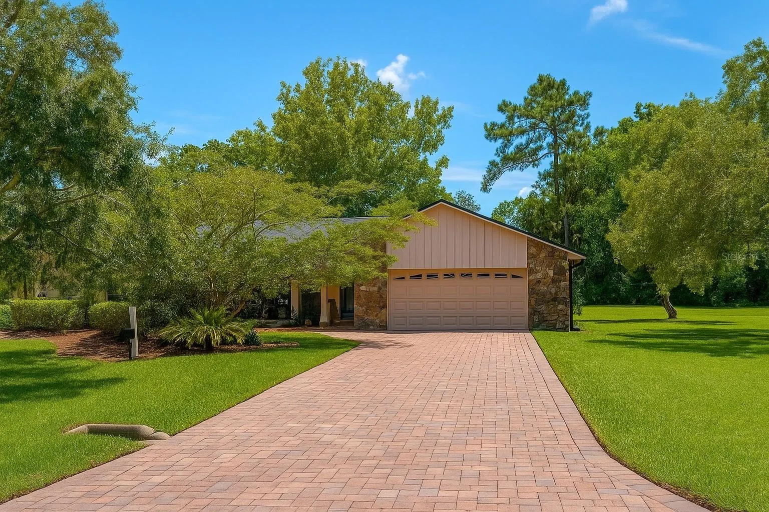605 WATER OAK LN