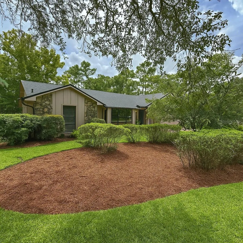605 WATER OAK LN
