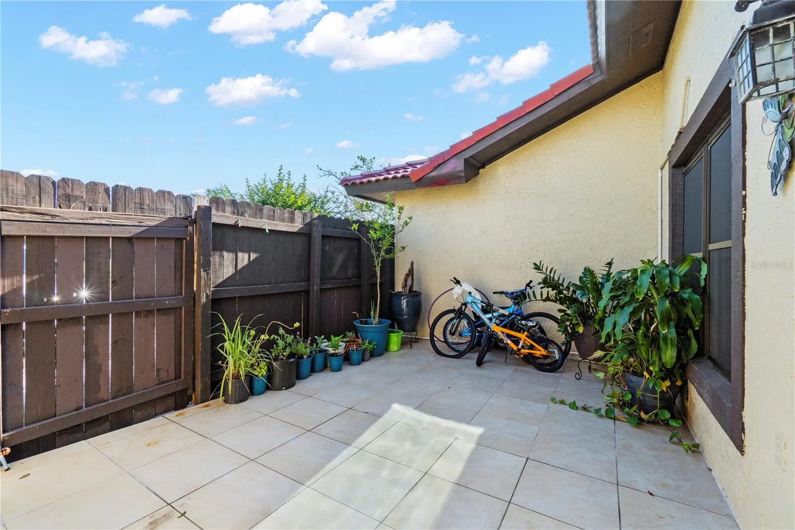 432 HUNTER CIR