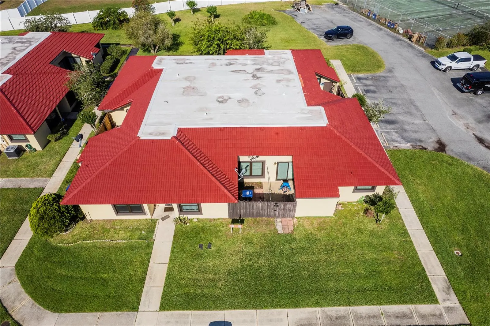 432 HUNTER CIR
