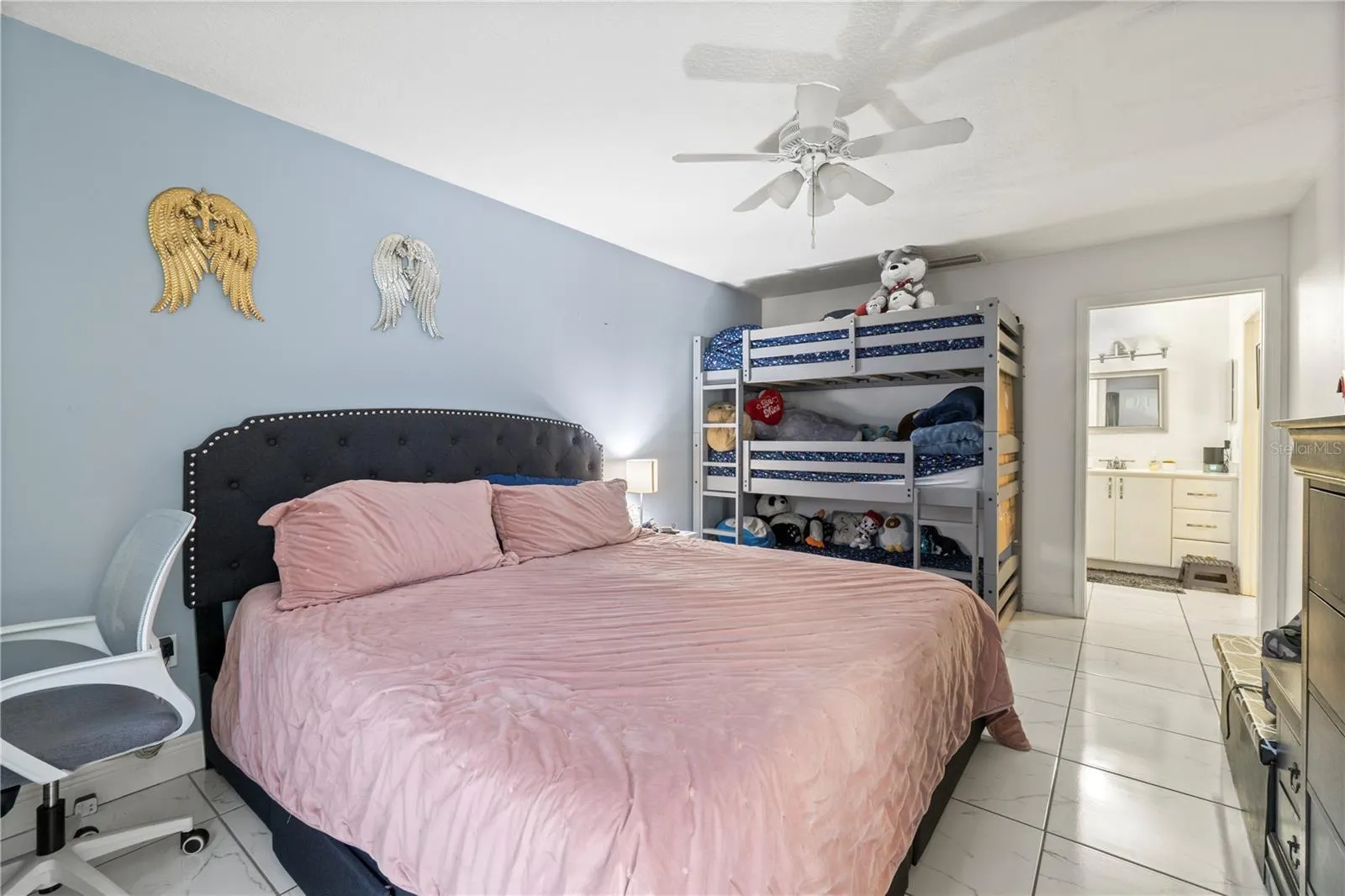 432 HUNTER CIR