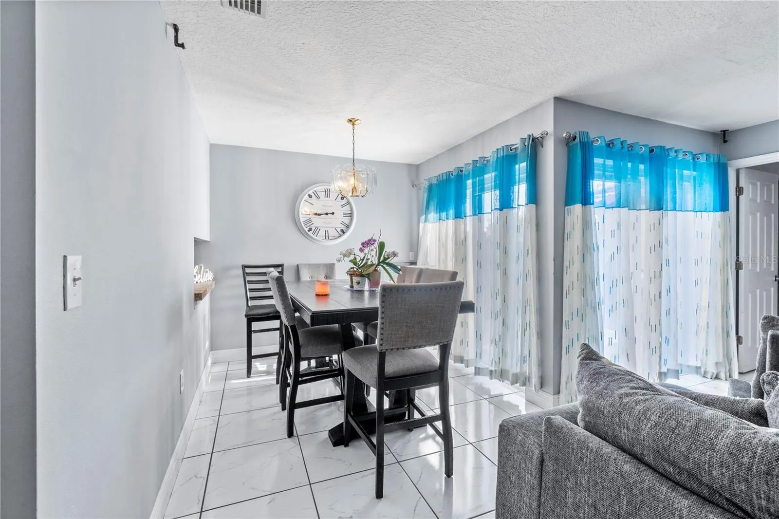 432 HUNTER CIR