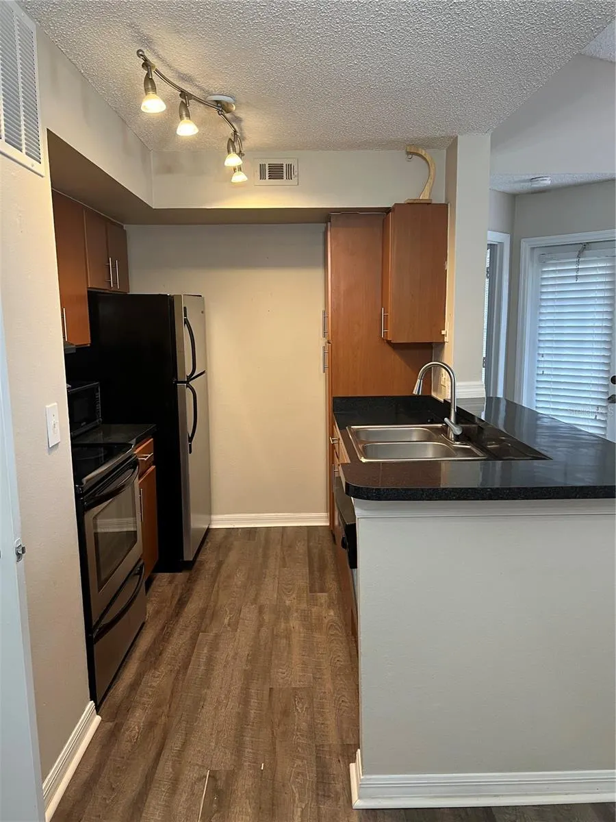 429 FOUNTAINHEAD CIR #221, #221