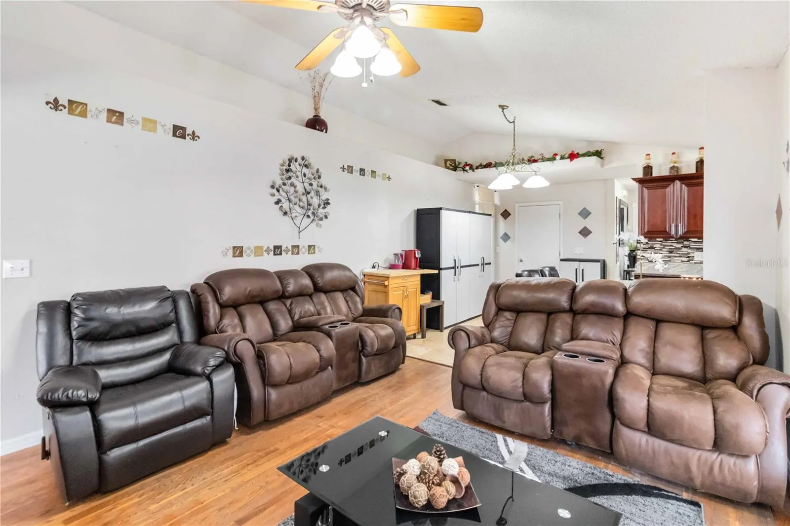 2419 LANCASHIRE LN