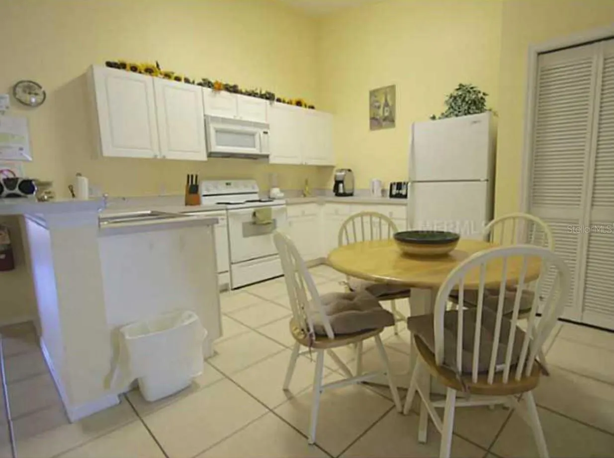 8848 GRAND PALMS CIR #B, #B