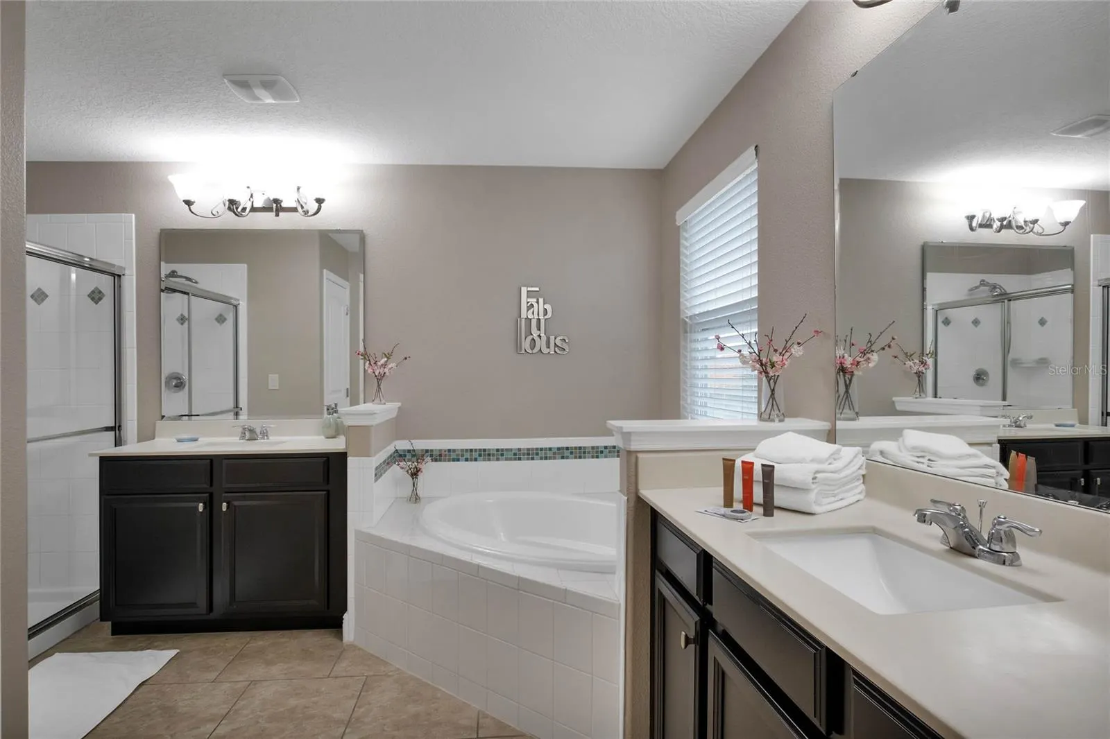 4103 OAKTREE DR