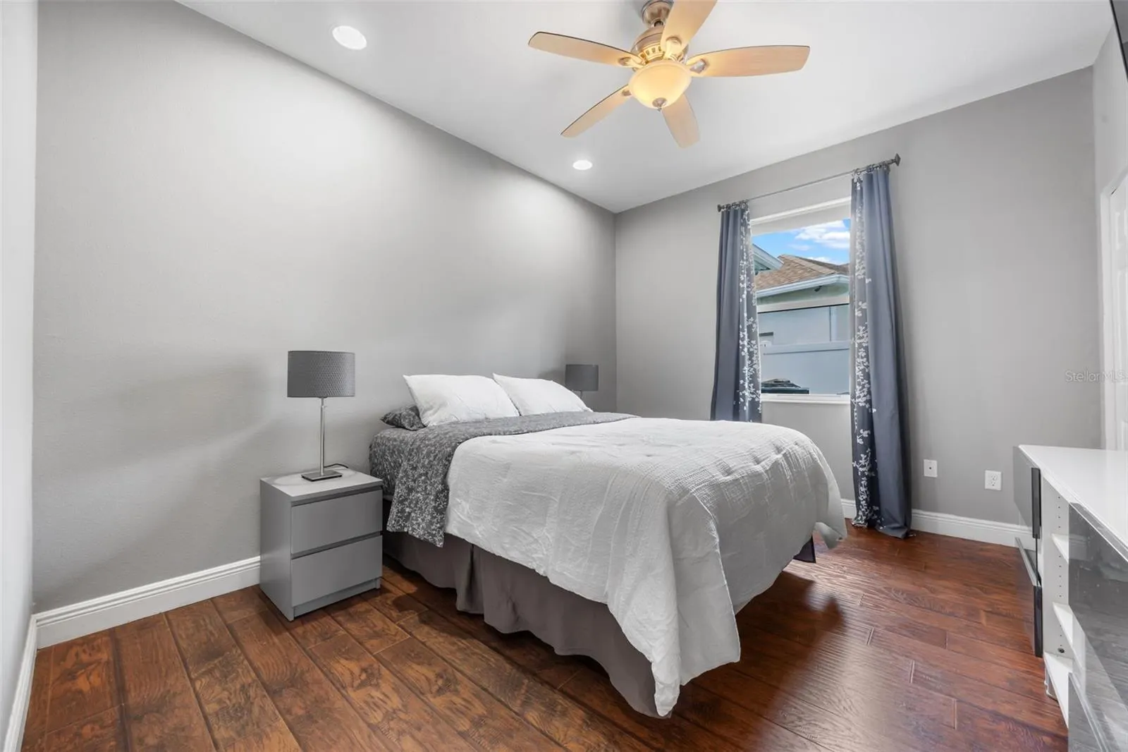 4445 BISCAYNE BREEZE WAY