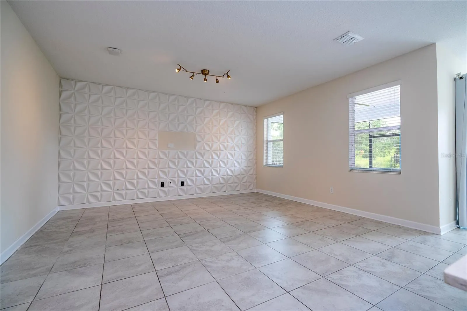 3043 BEAVER CREEK DR
