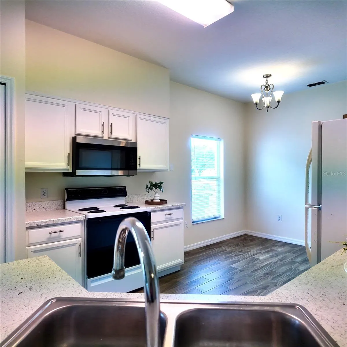 946 BERWICK DR