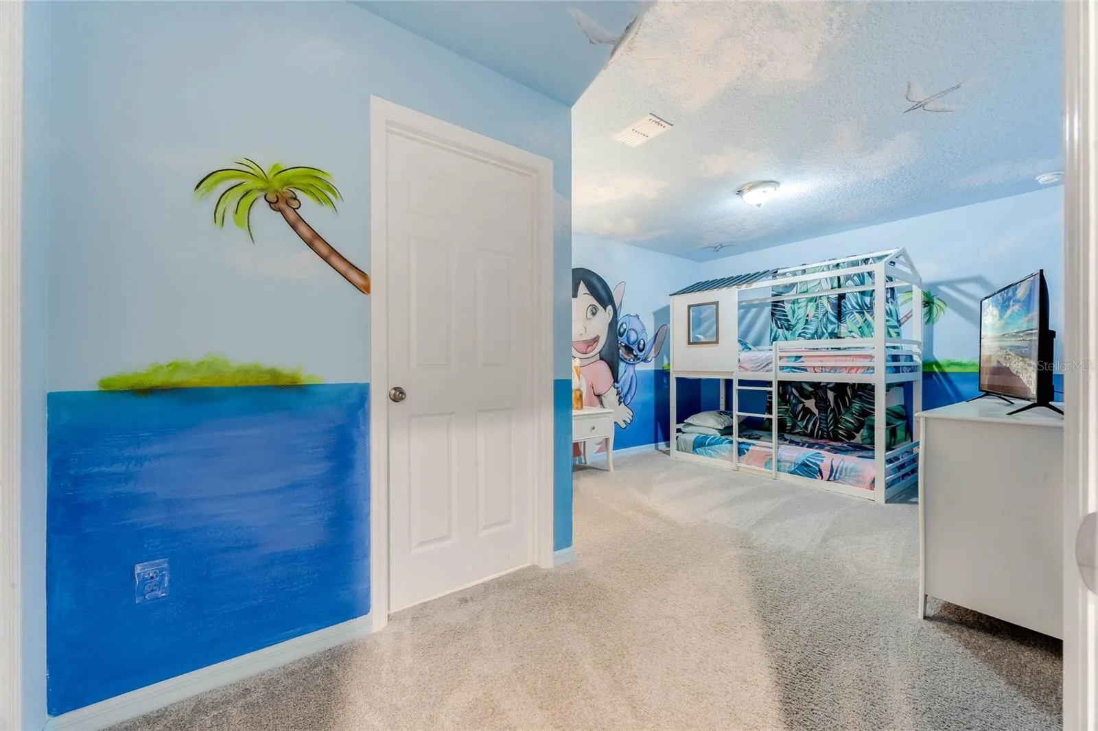 8943 AMELIA DOWNS TRL