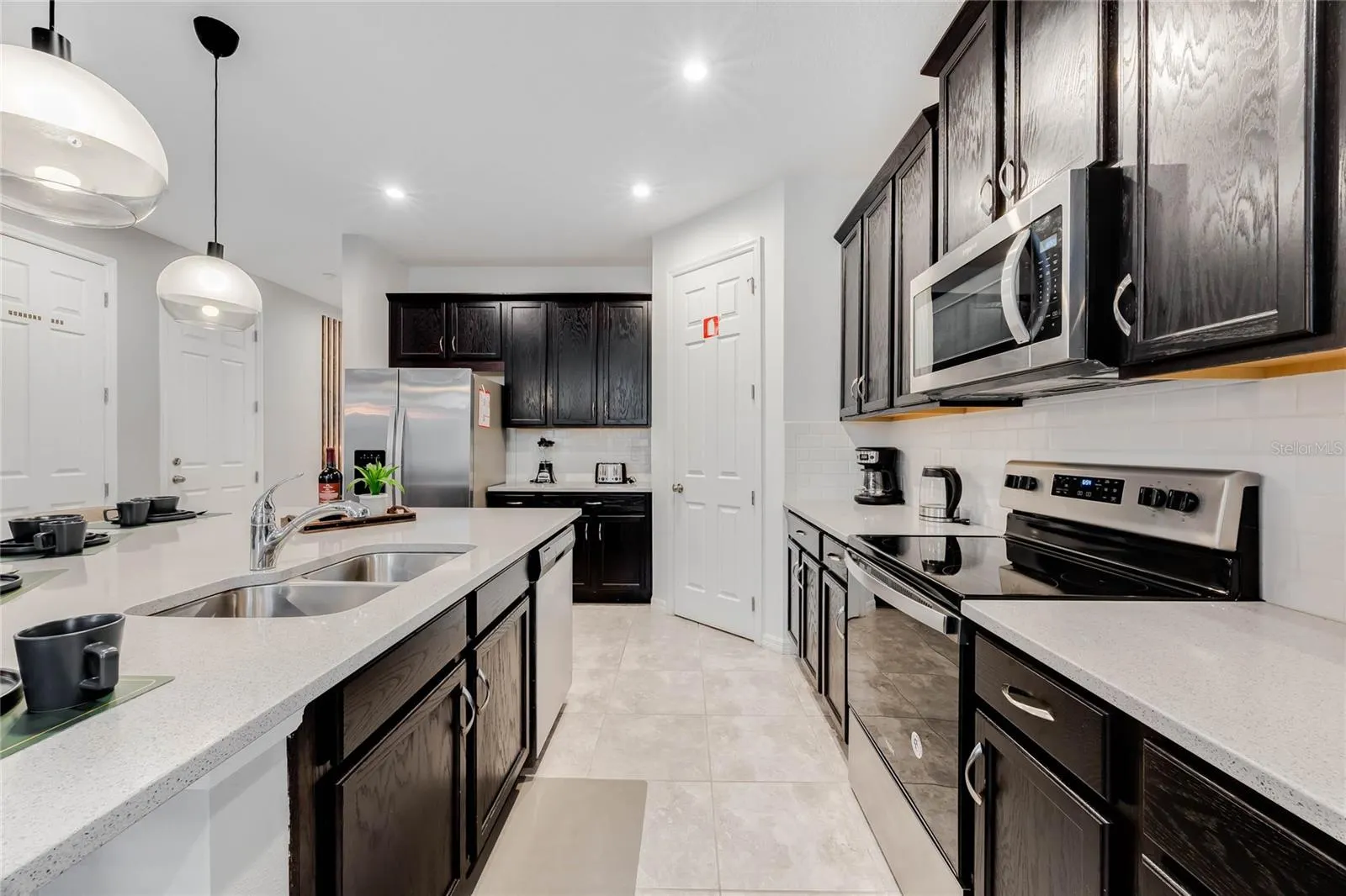 8943 AMELIA DOWNS TRL