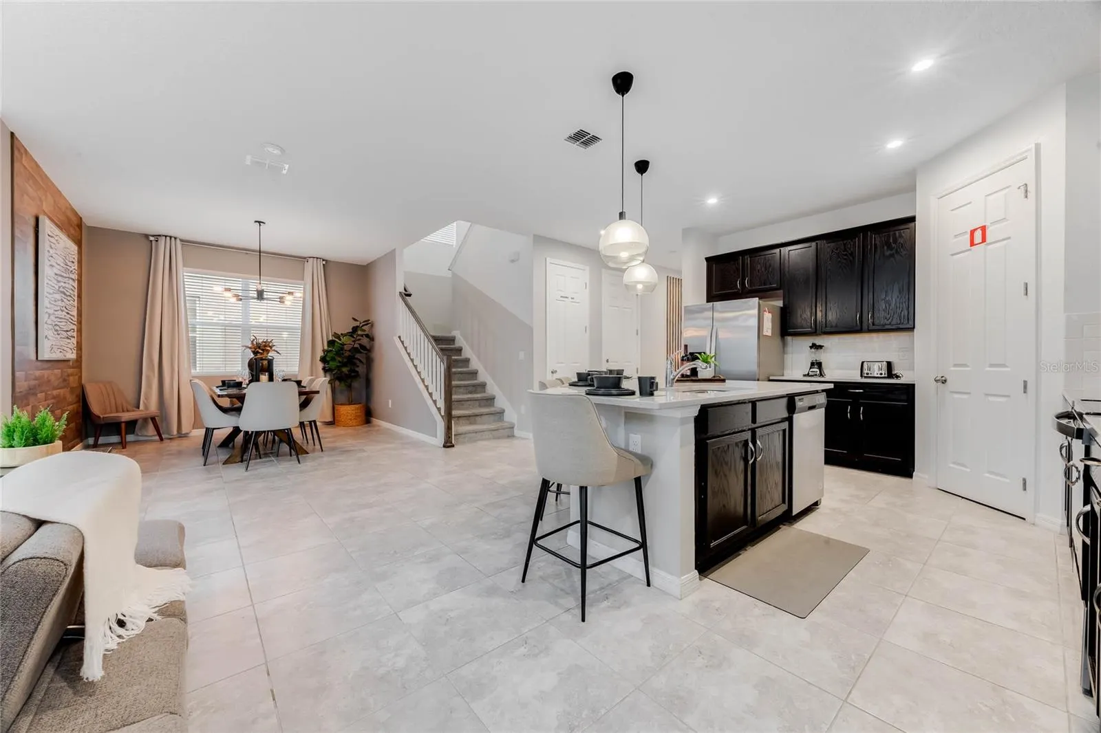 8943 AMELIA DOWNS TRL
