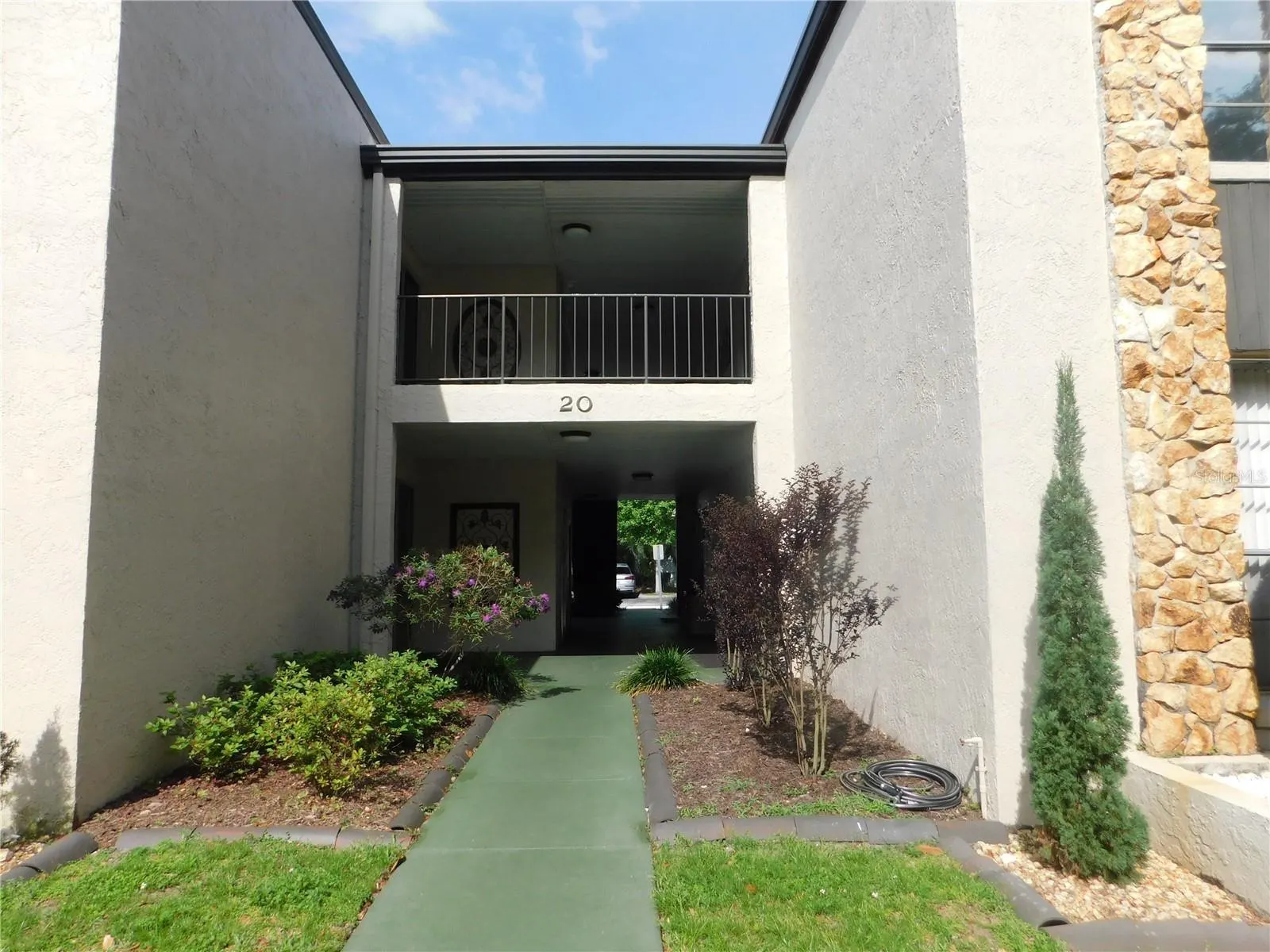 20 S ROSE AVE