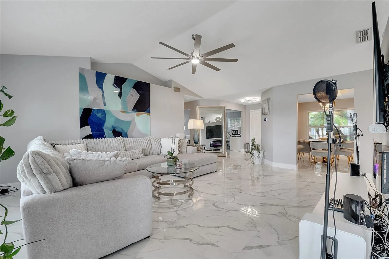 3233 LORIMAR LN