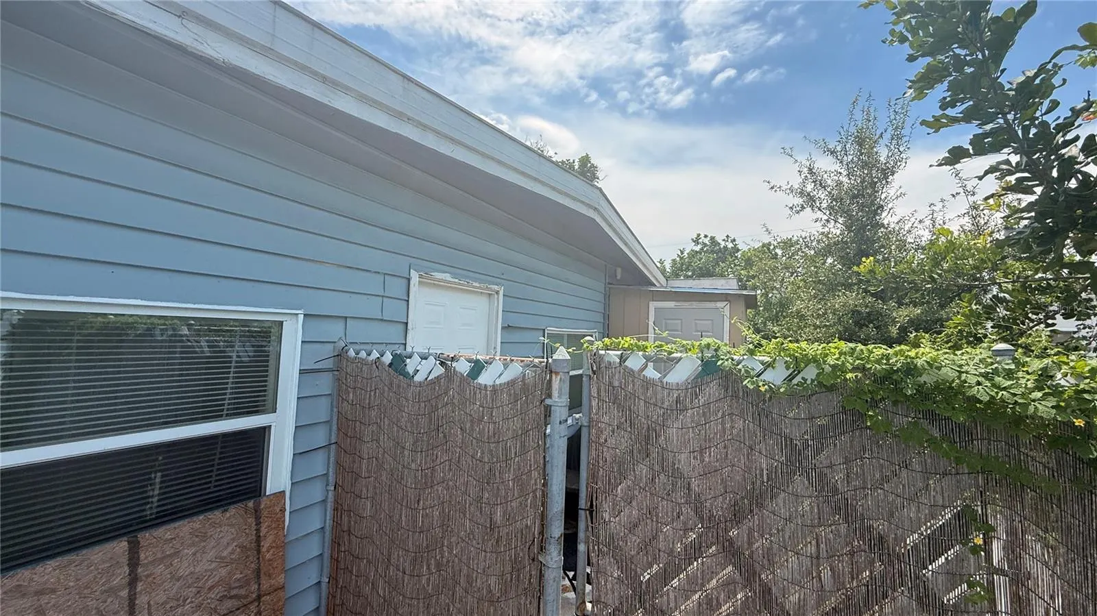 10530 LAKE DR