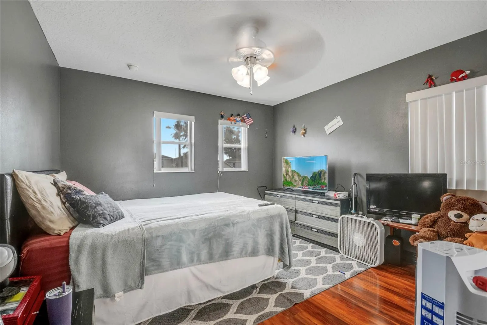 1072 BERKELEY DR
