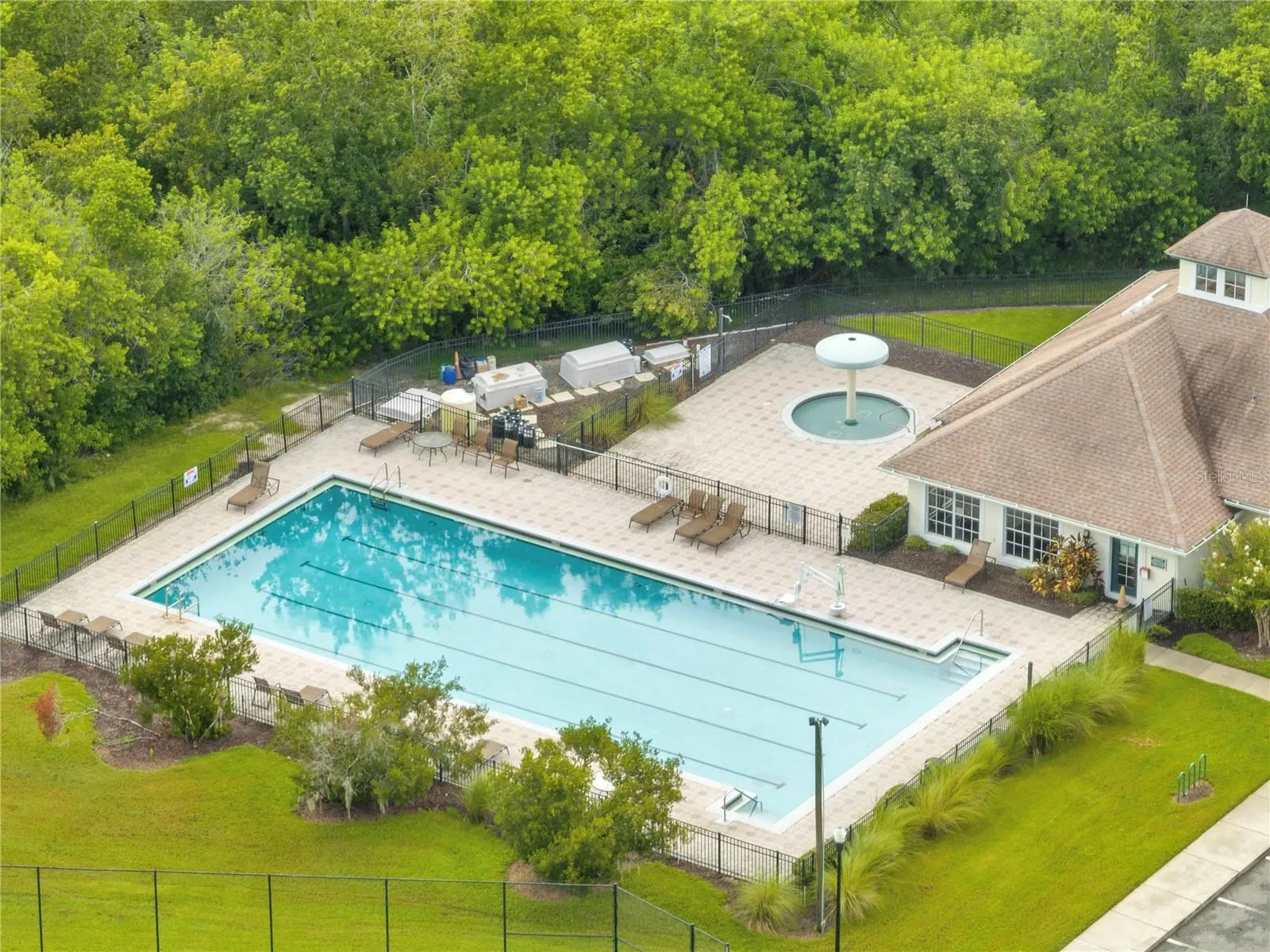 1072 BERKELEY DR