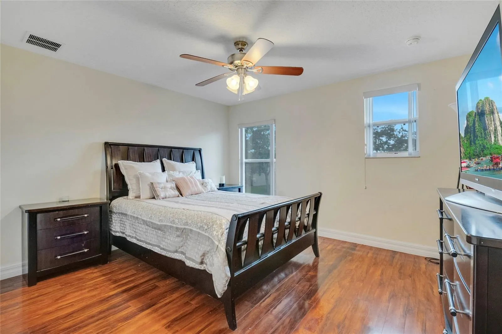 1072 BERKELEY DR