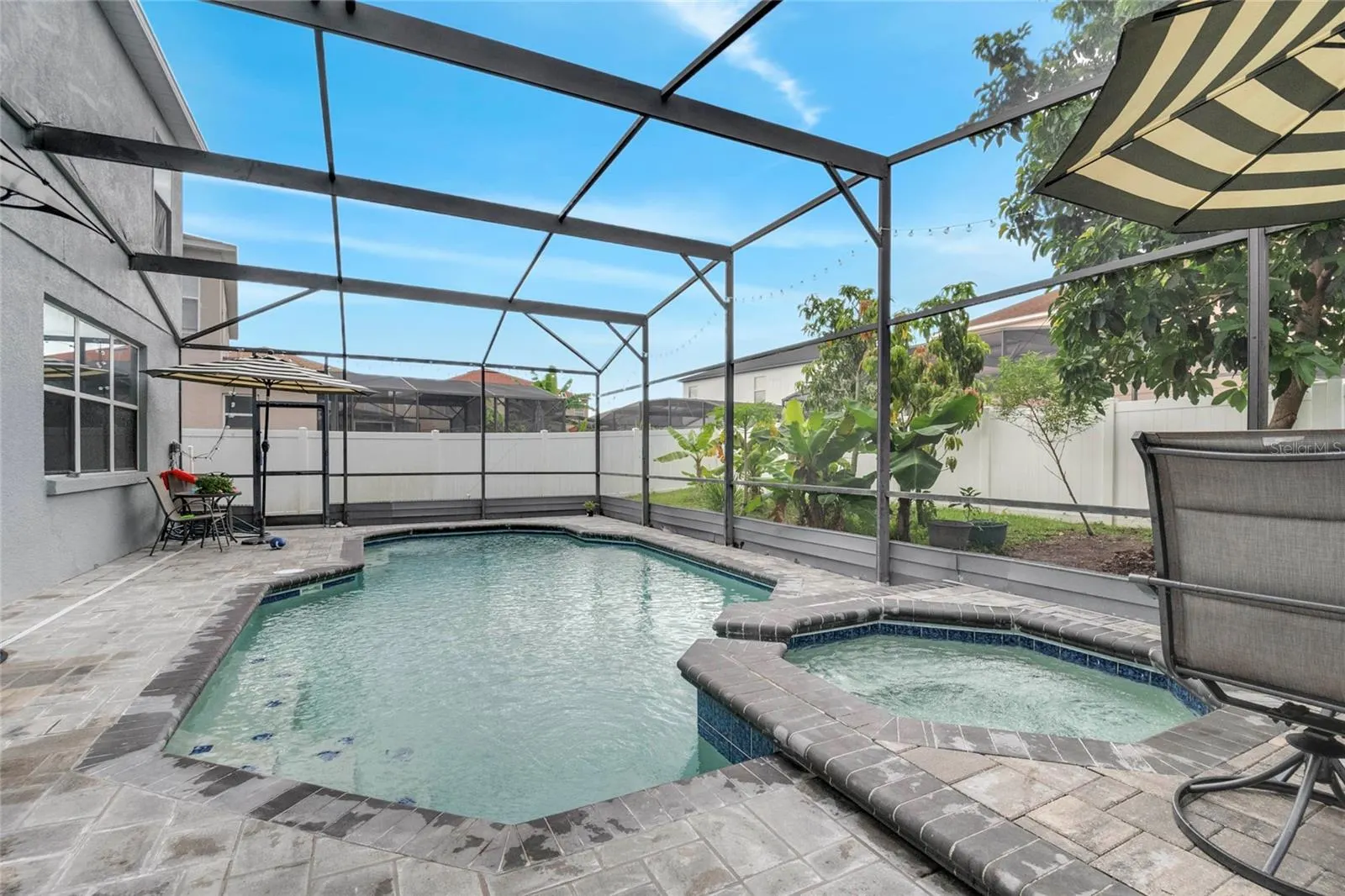 1072 BERKELEY DR