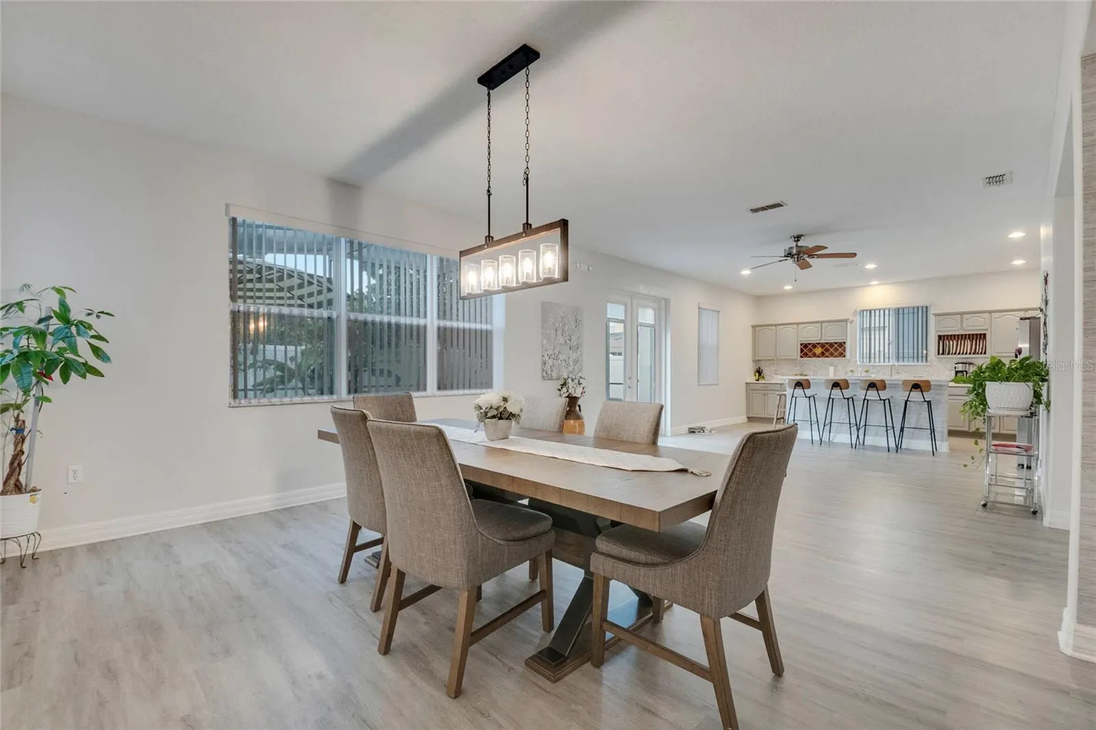 1072 BERKELEY DR