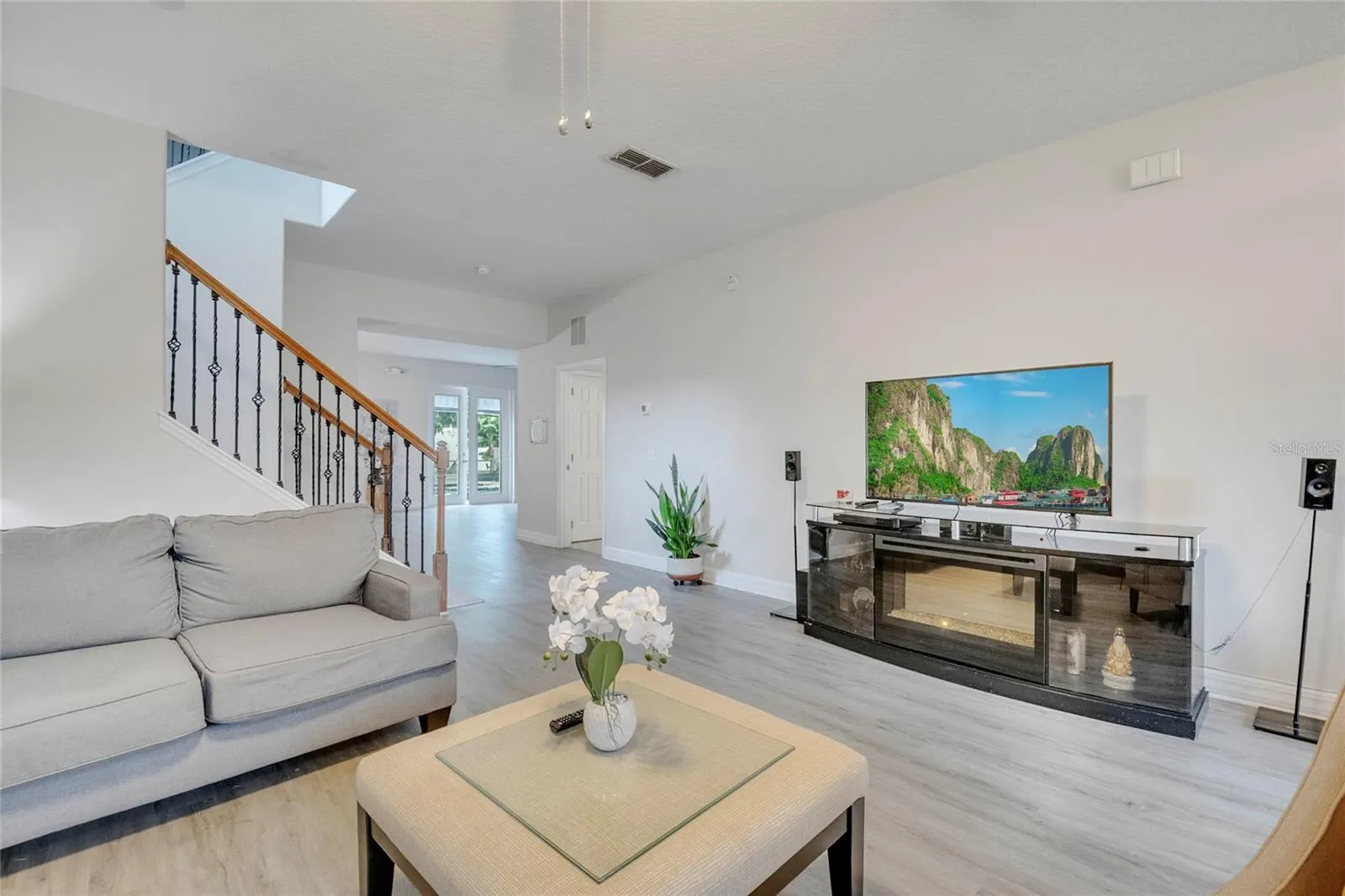 1072 BERKELEY DR