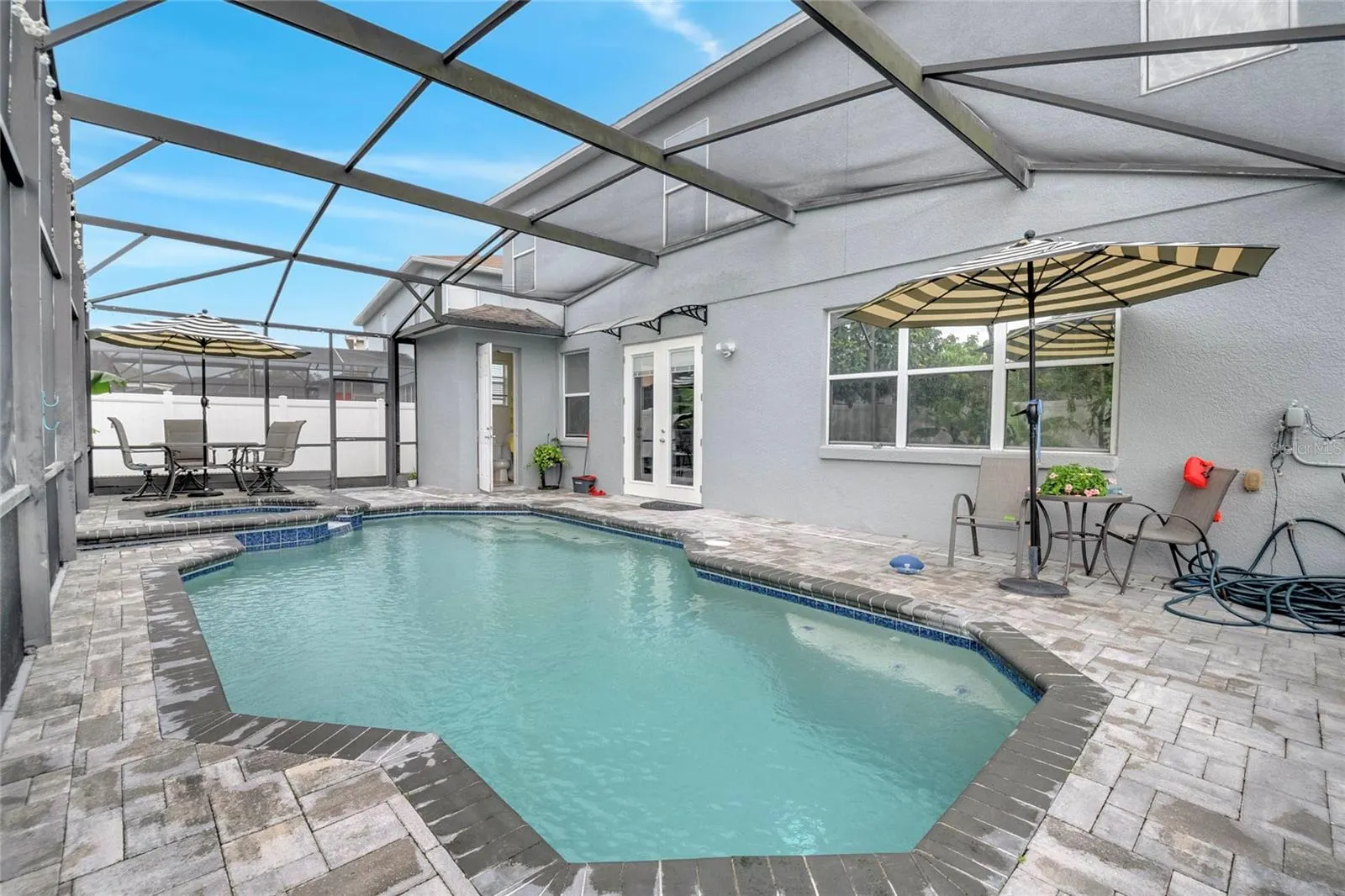 1072 BERKELEY DR