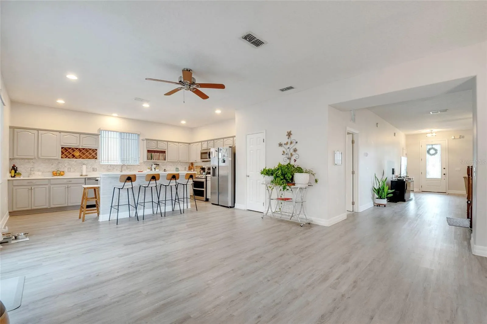 1072 BERKELEY DR