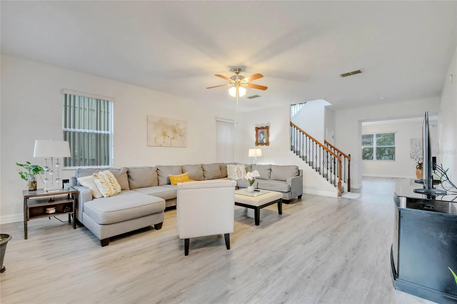 1072 BERKELEY DR