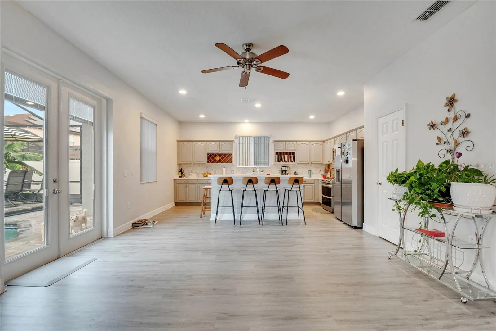 1072 BERKELEY DR