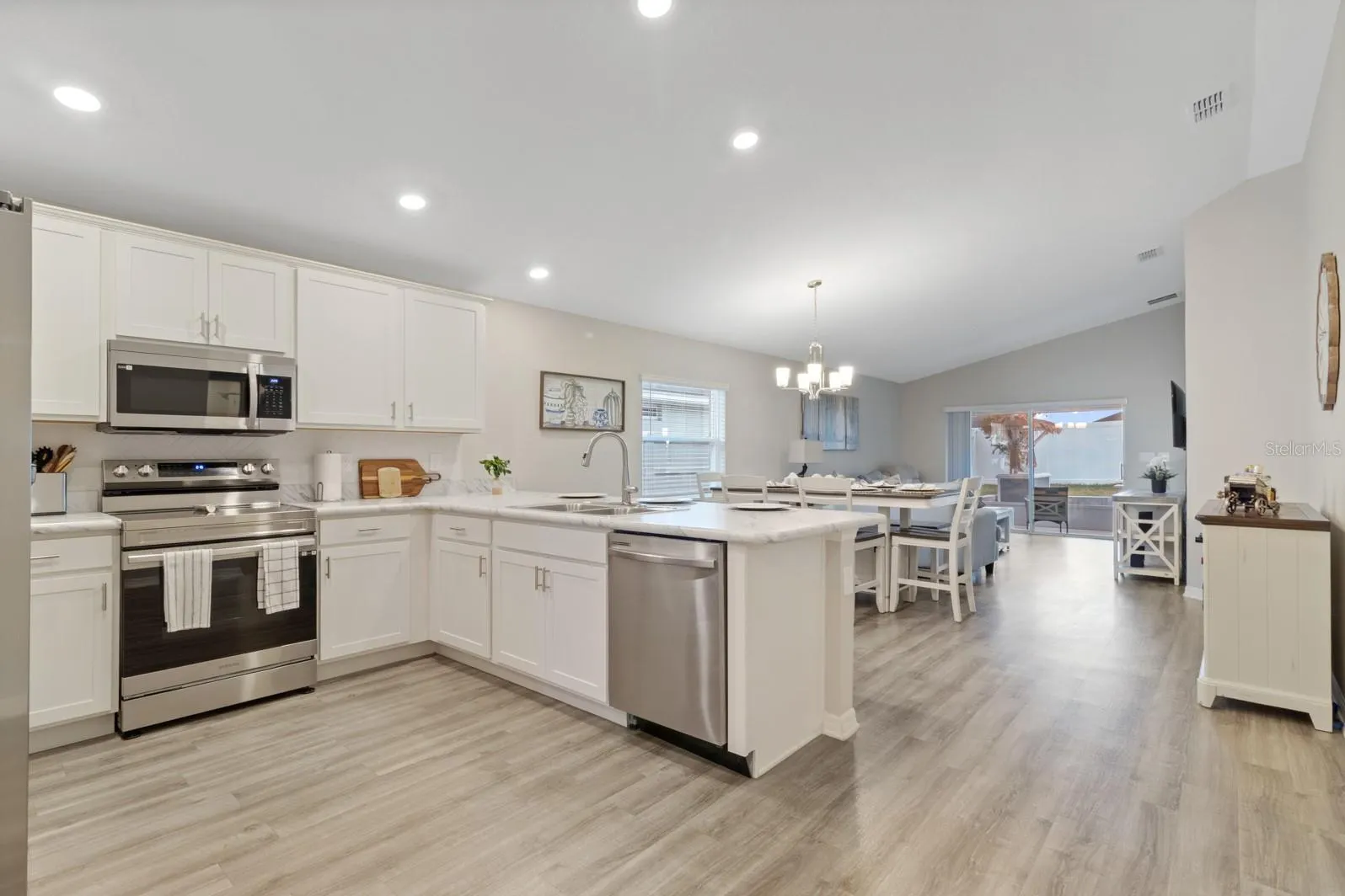 1225 CASCADE DR