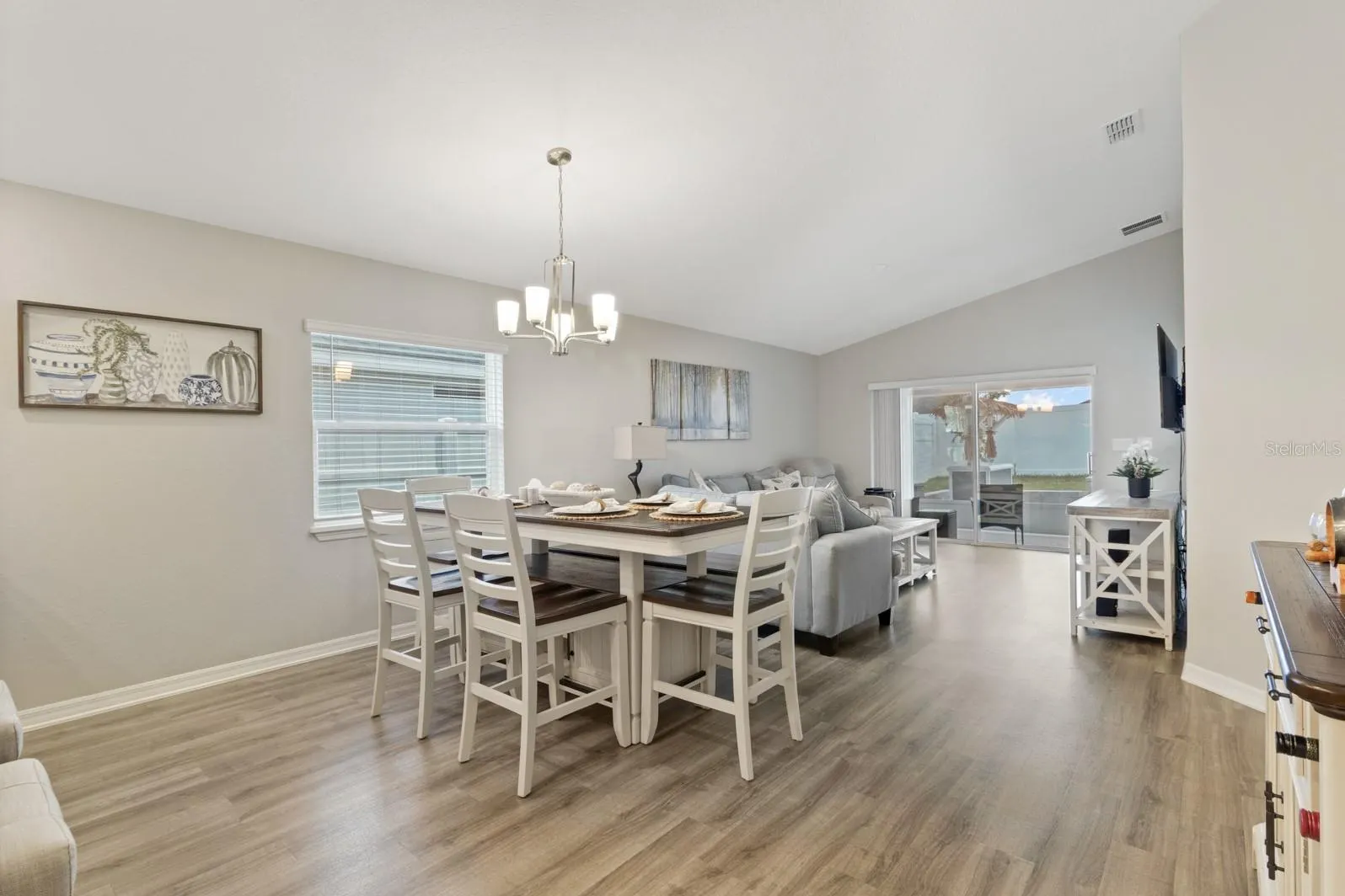 1225 CASCADE DR