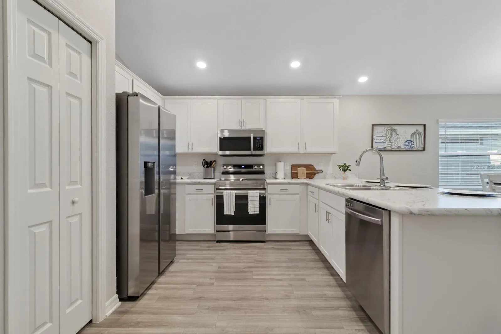 1225 CASCADE DR