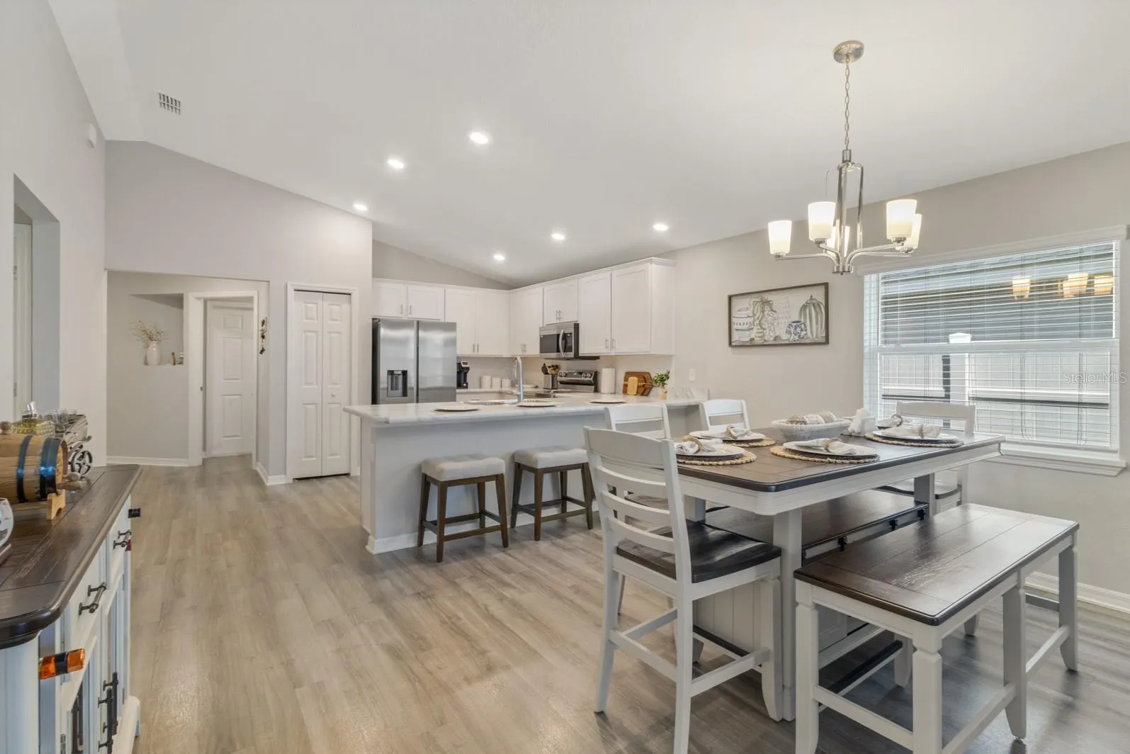 1225 CASCADE DR