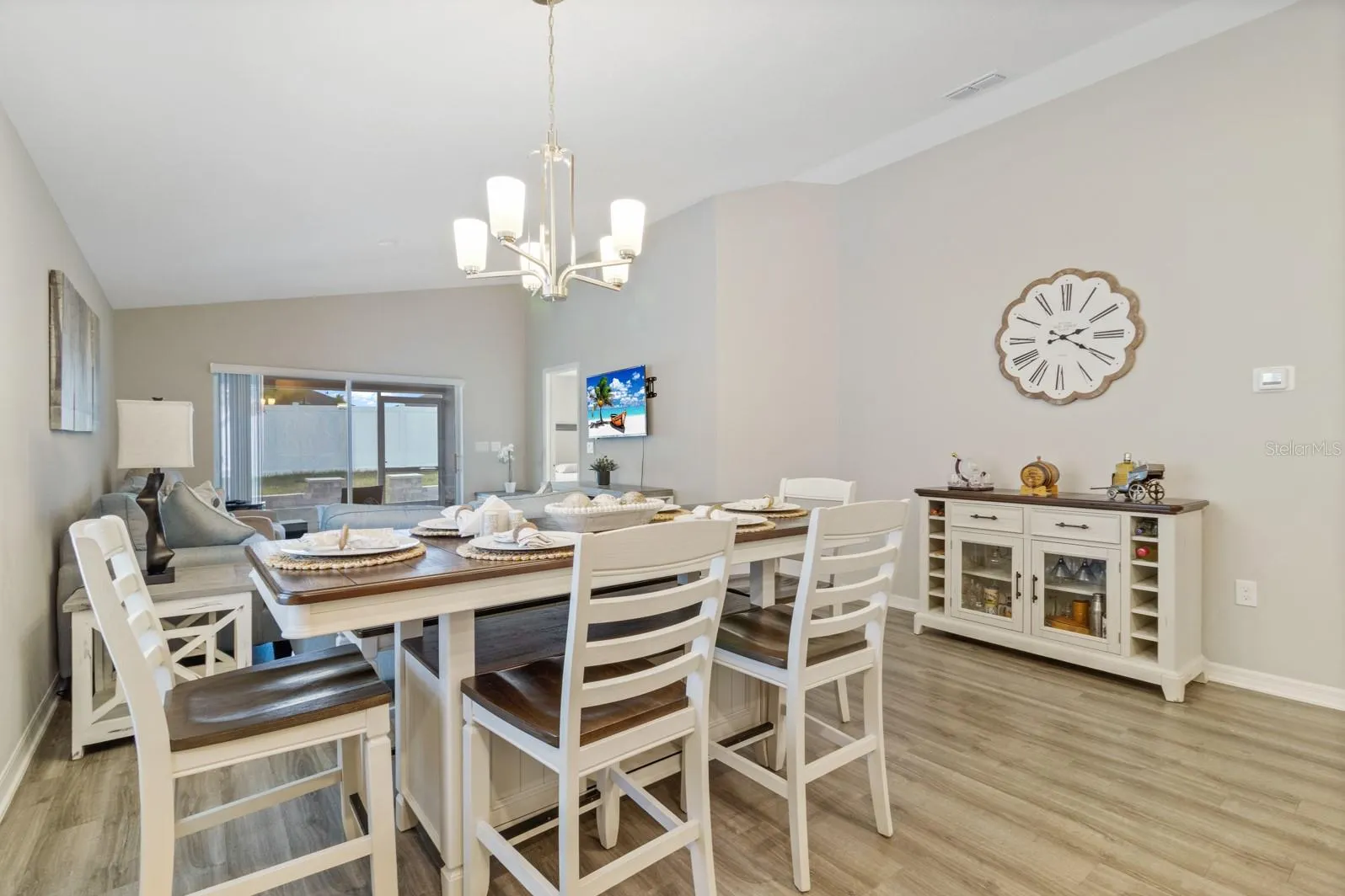 1225 CASCADE DR