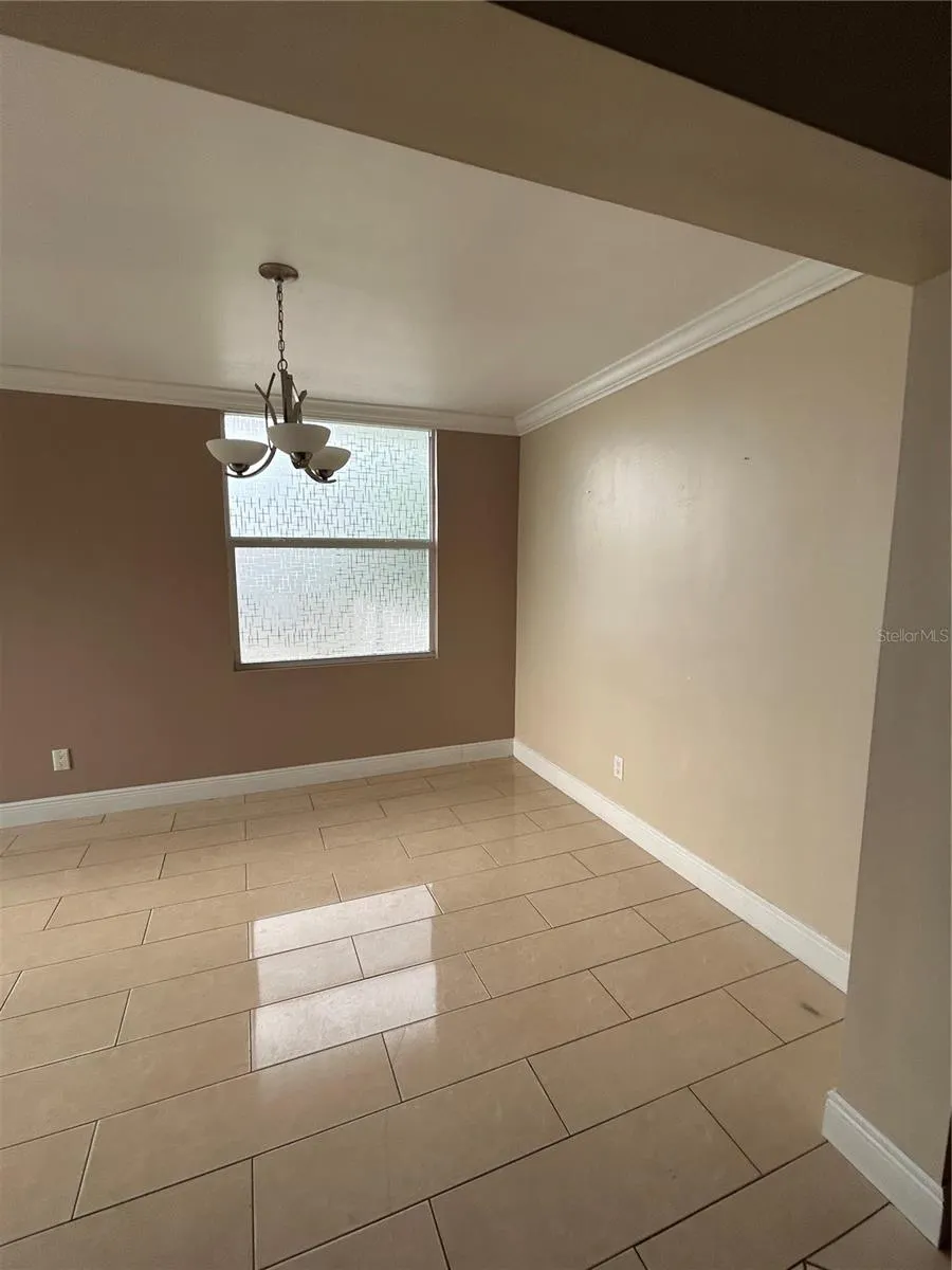 339 LA PAZ DR