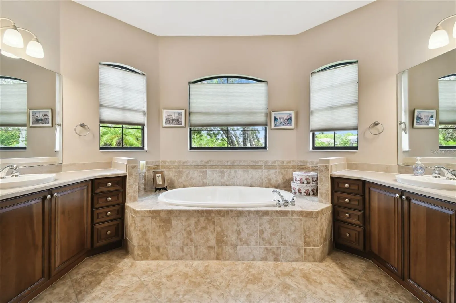 154 RANCHO MIRAGE DR