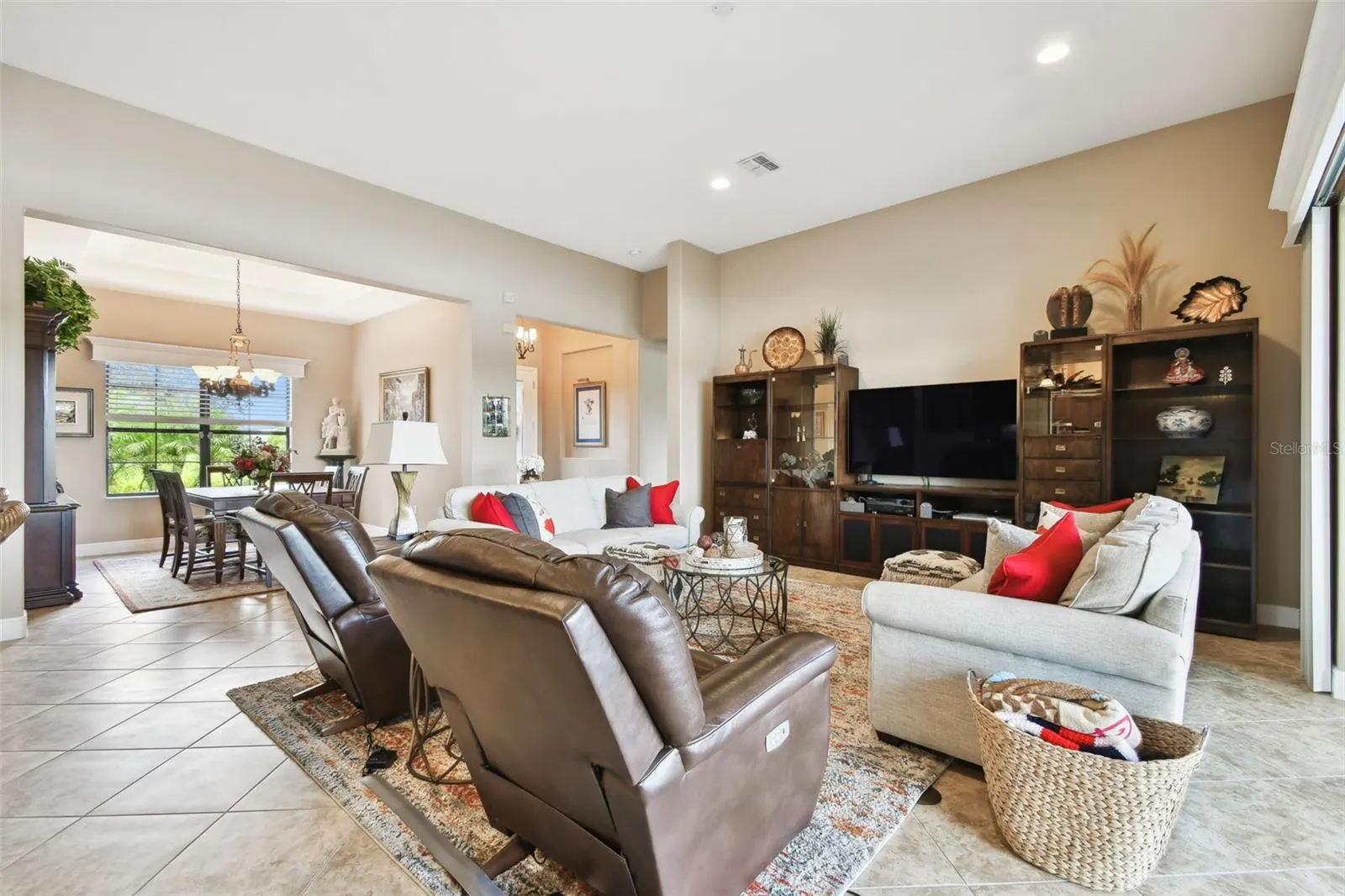 154 RANCHO MIRAGE DR