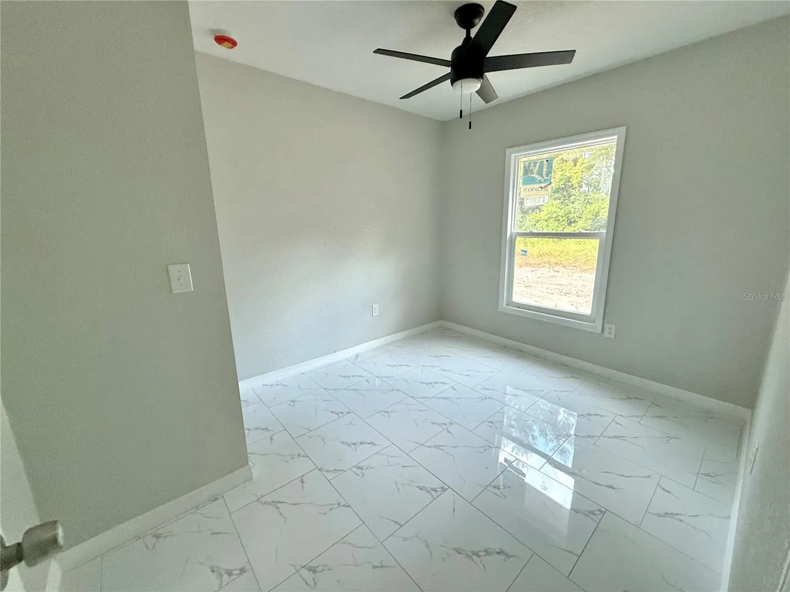 656 W DATE ST