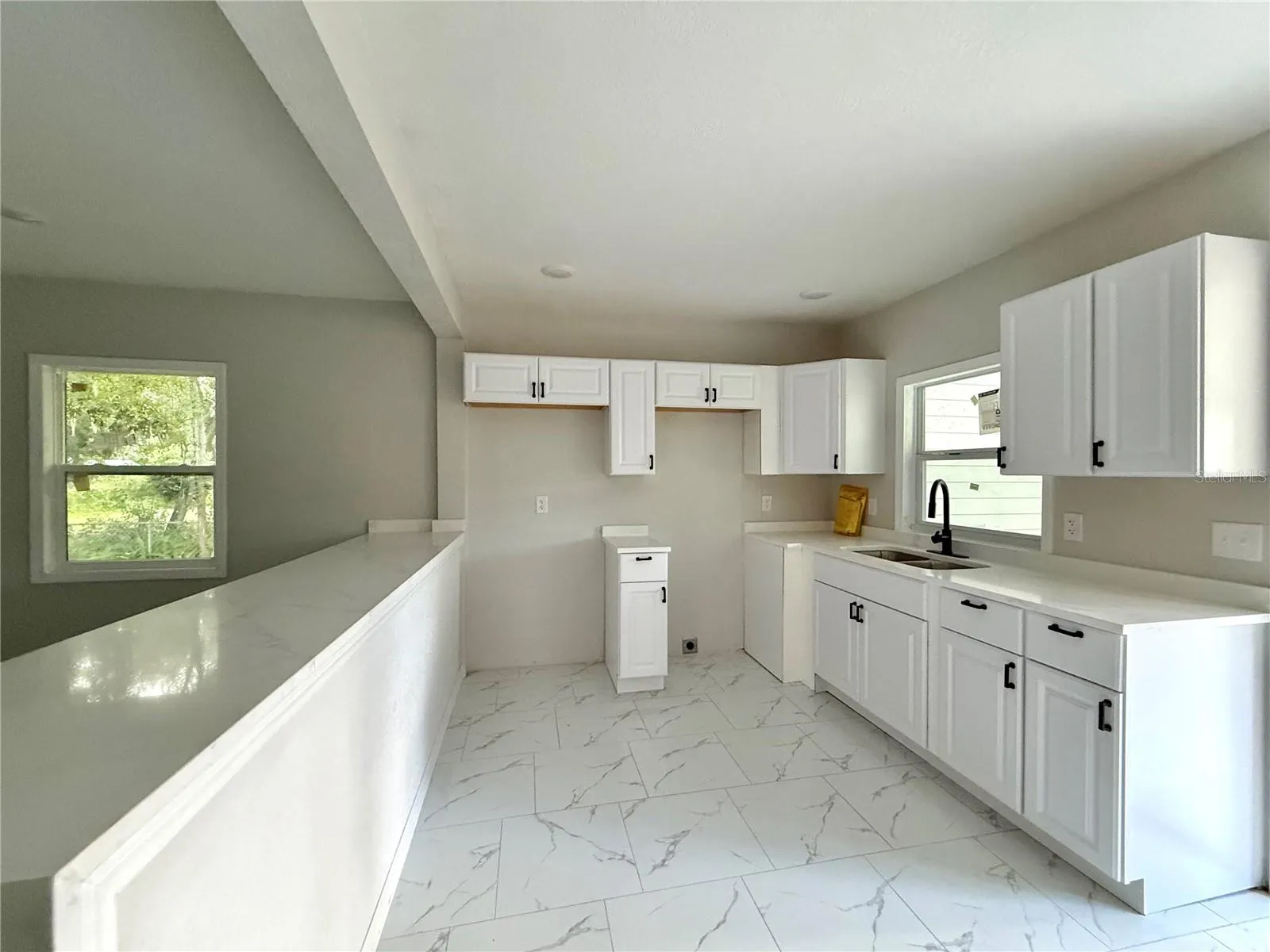 656 W DATE ST