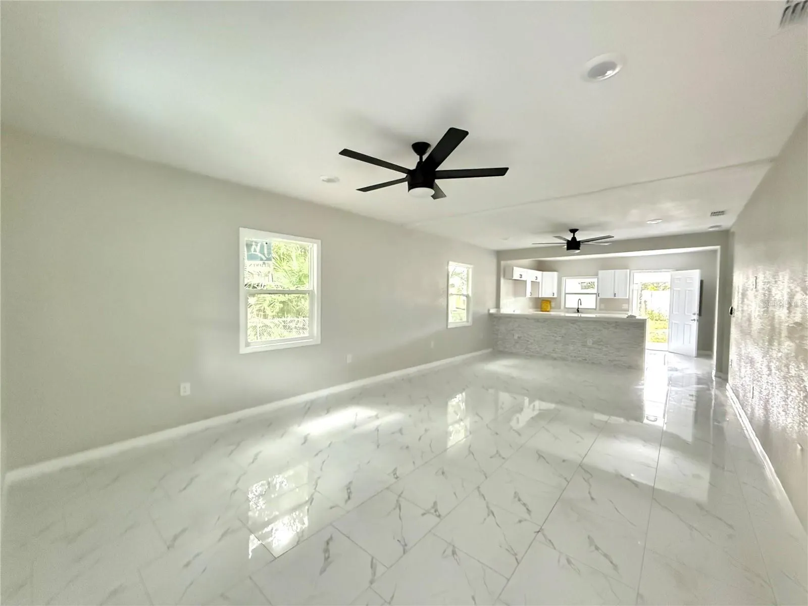 656 W DATE ST