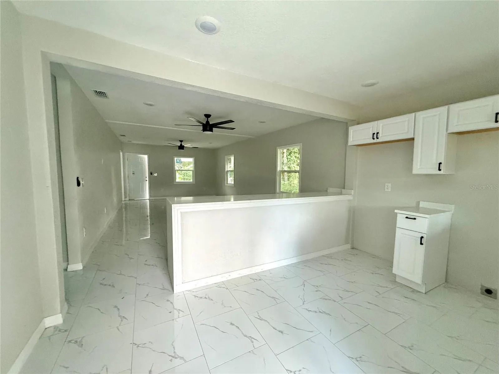 656 W DATE ST