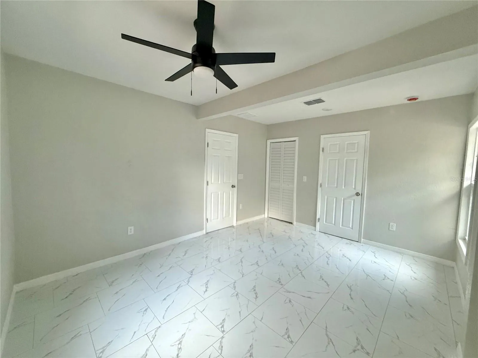 656 W DATE ST