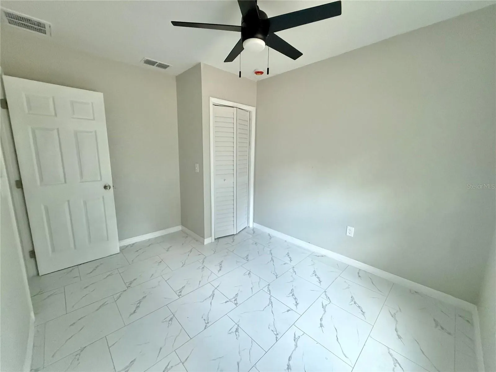 656 W DATE ST