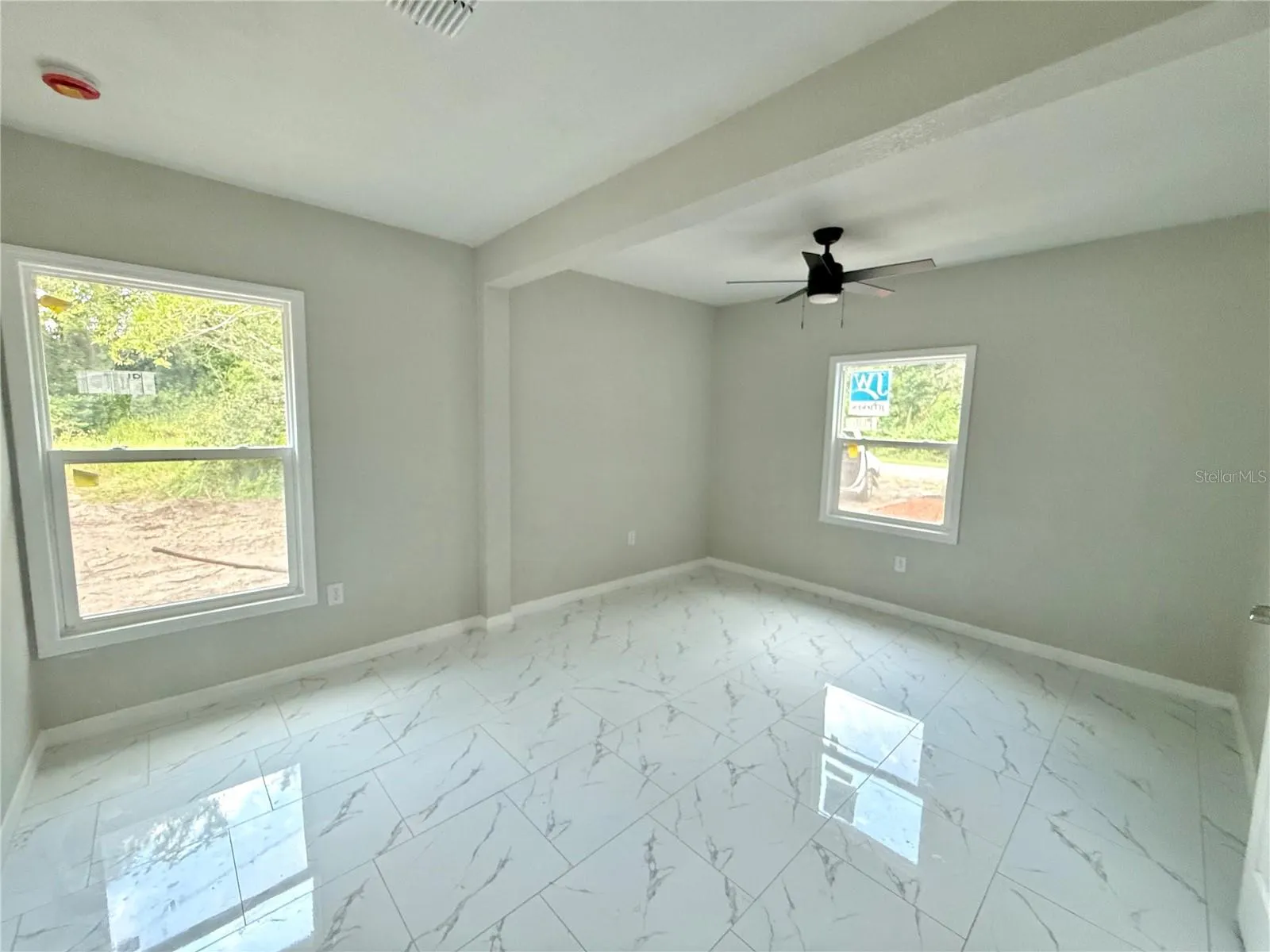 656 W DATE ST