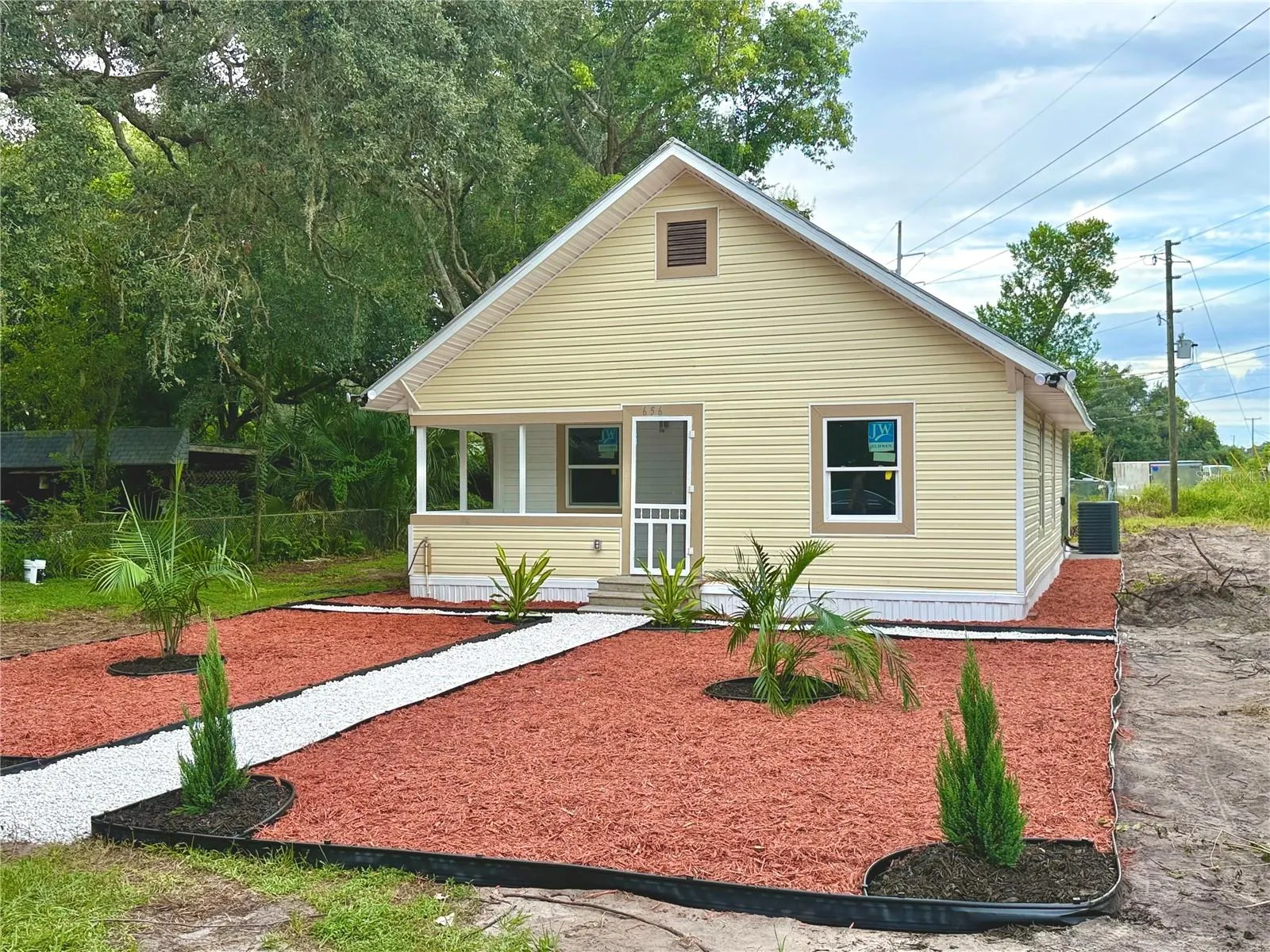 656 W DATE ST