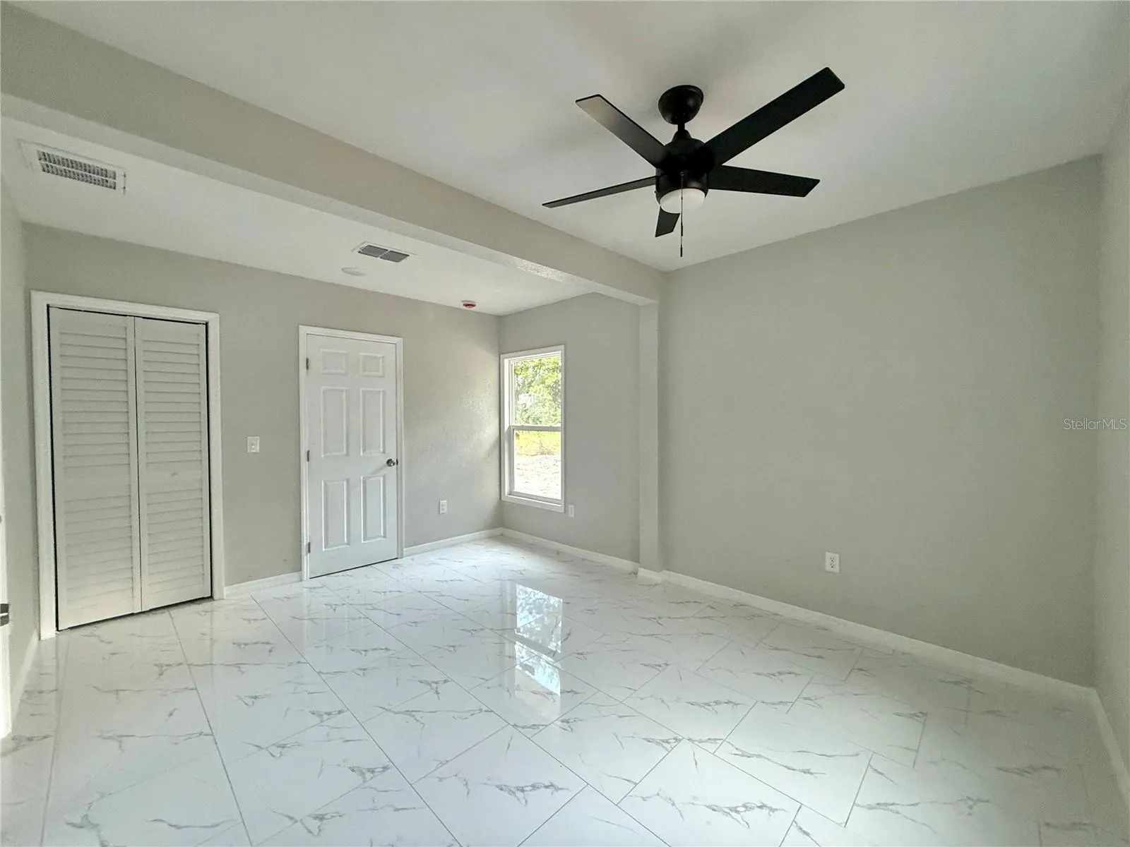 656 W DATE ST