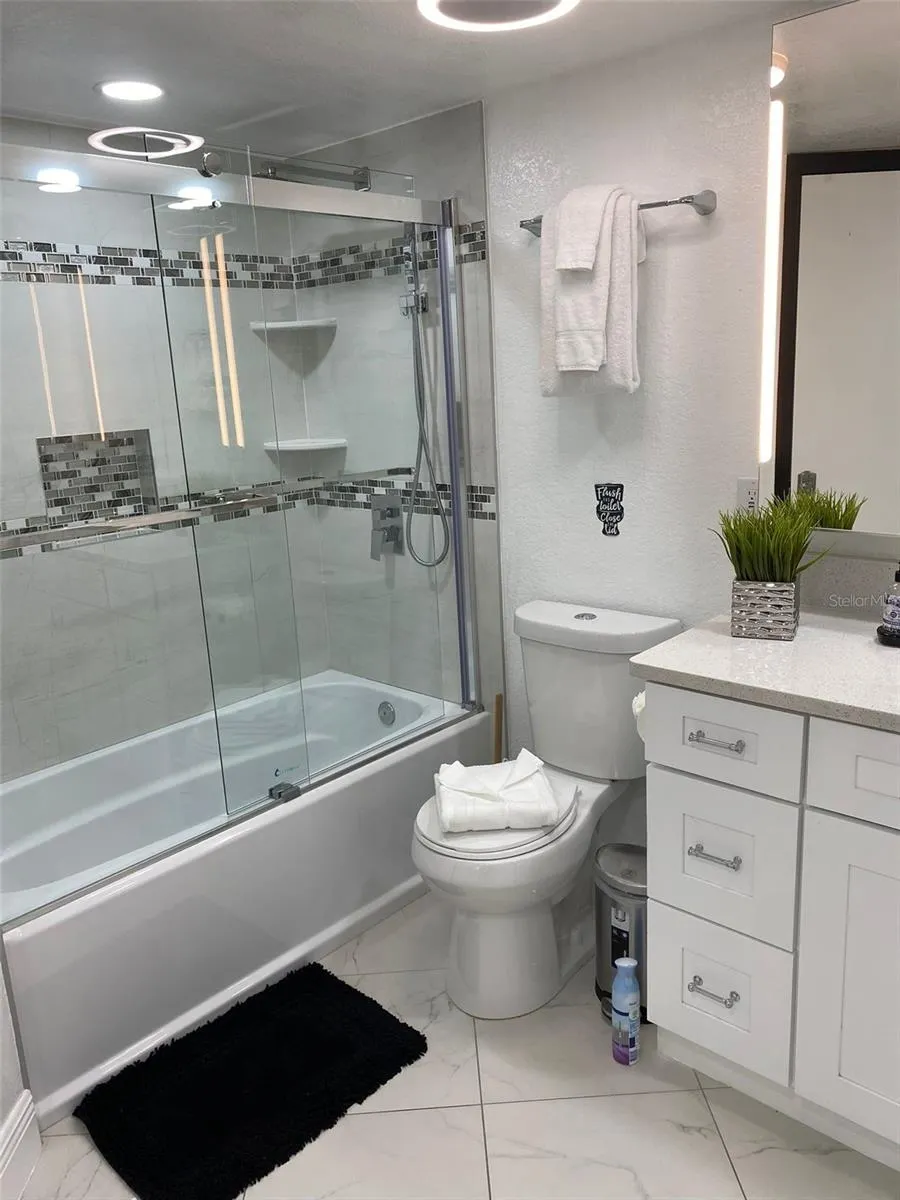 2208 ANTIGUA PL #933, #933