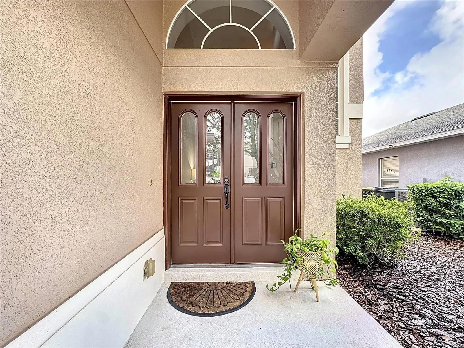 526 HENLEY CIR