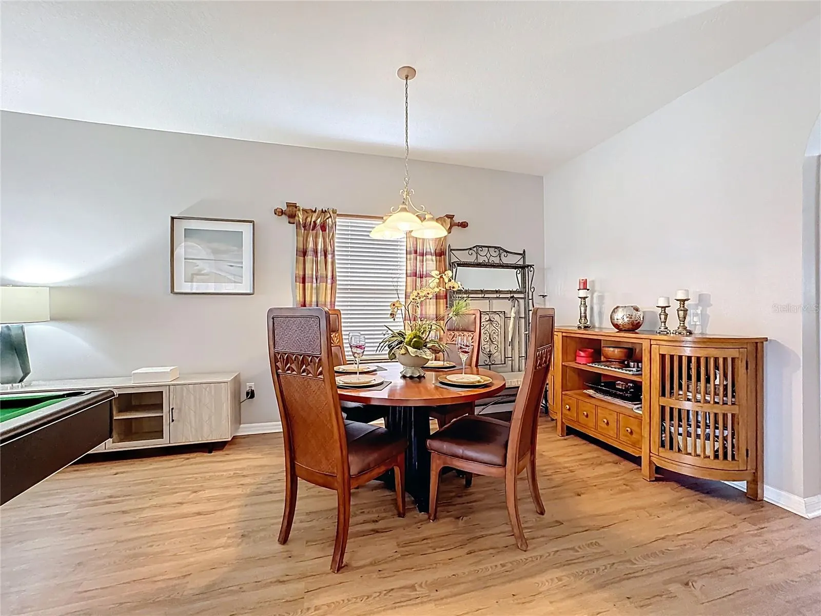526 HENLEY CIR