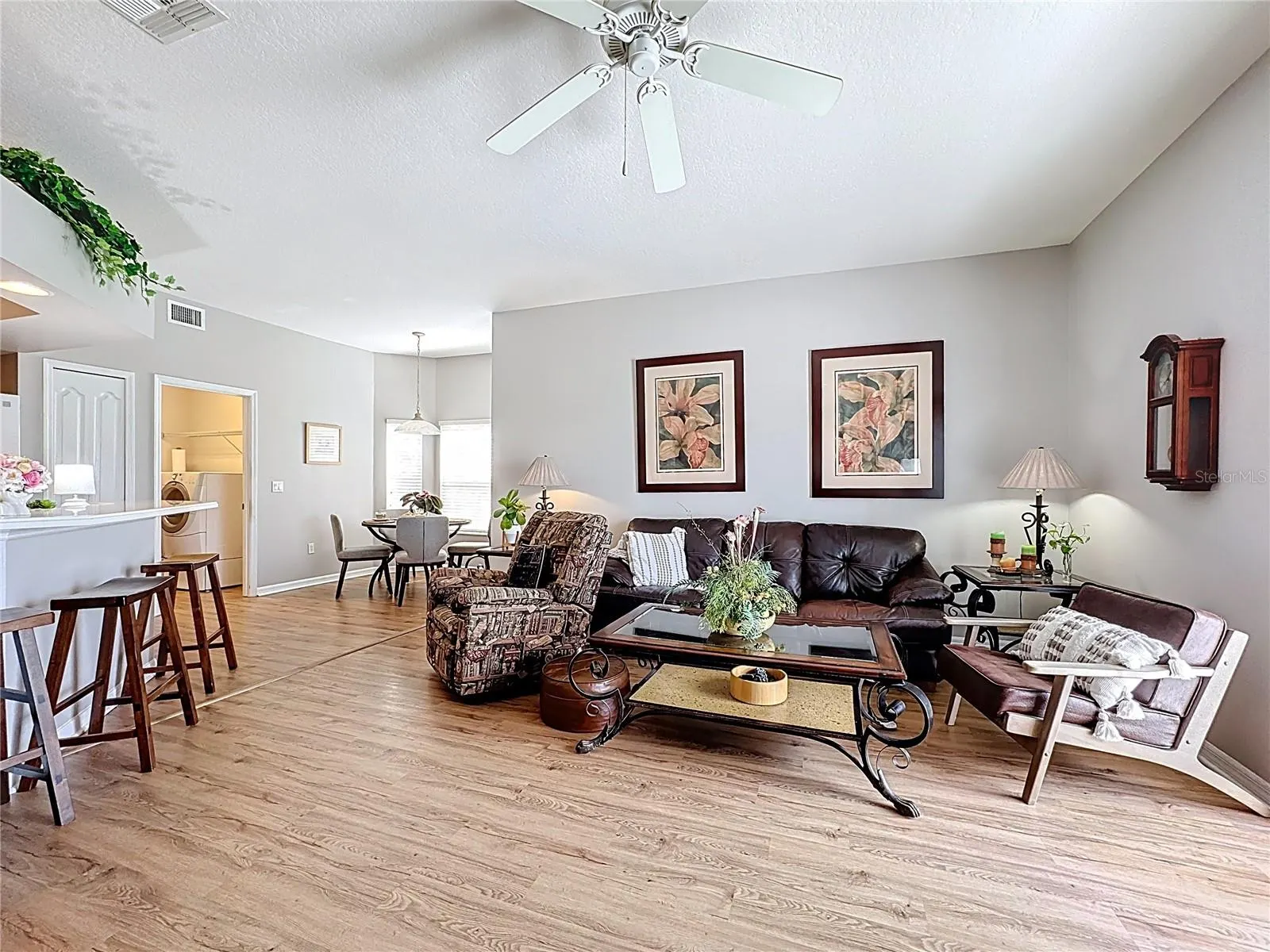 526 HENLEY CIR